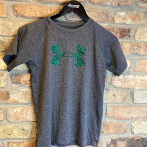 Boys under armor youth medium loose heat gear lightweight athletic tee